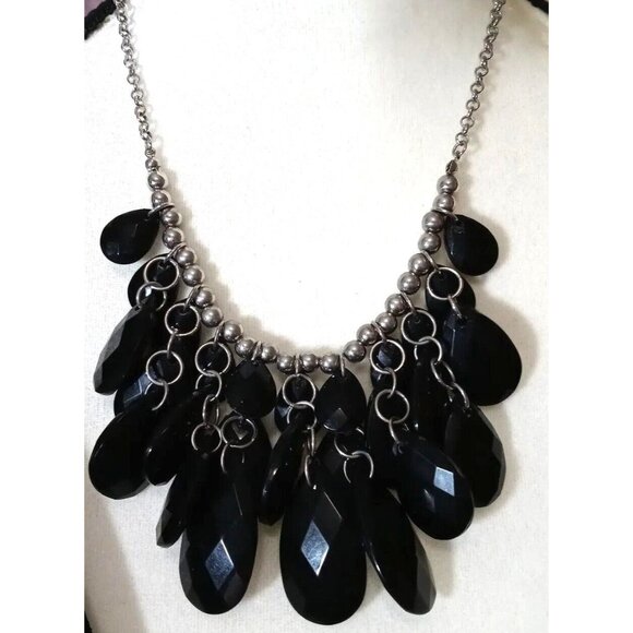 Elegant Faceted Black Teardrop Necklace Silver Tone Statement Costume Jewelry - Picture 4 of 9